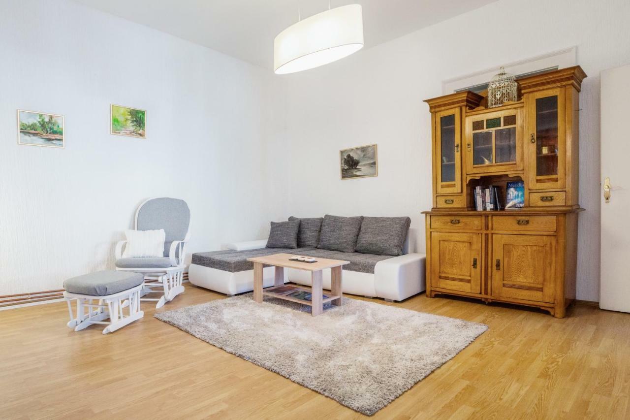 Apartment Tri Mudraca Karanac Exterior photo